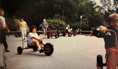 børn på legeplads i 80'erne